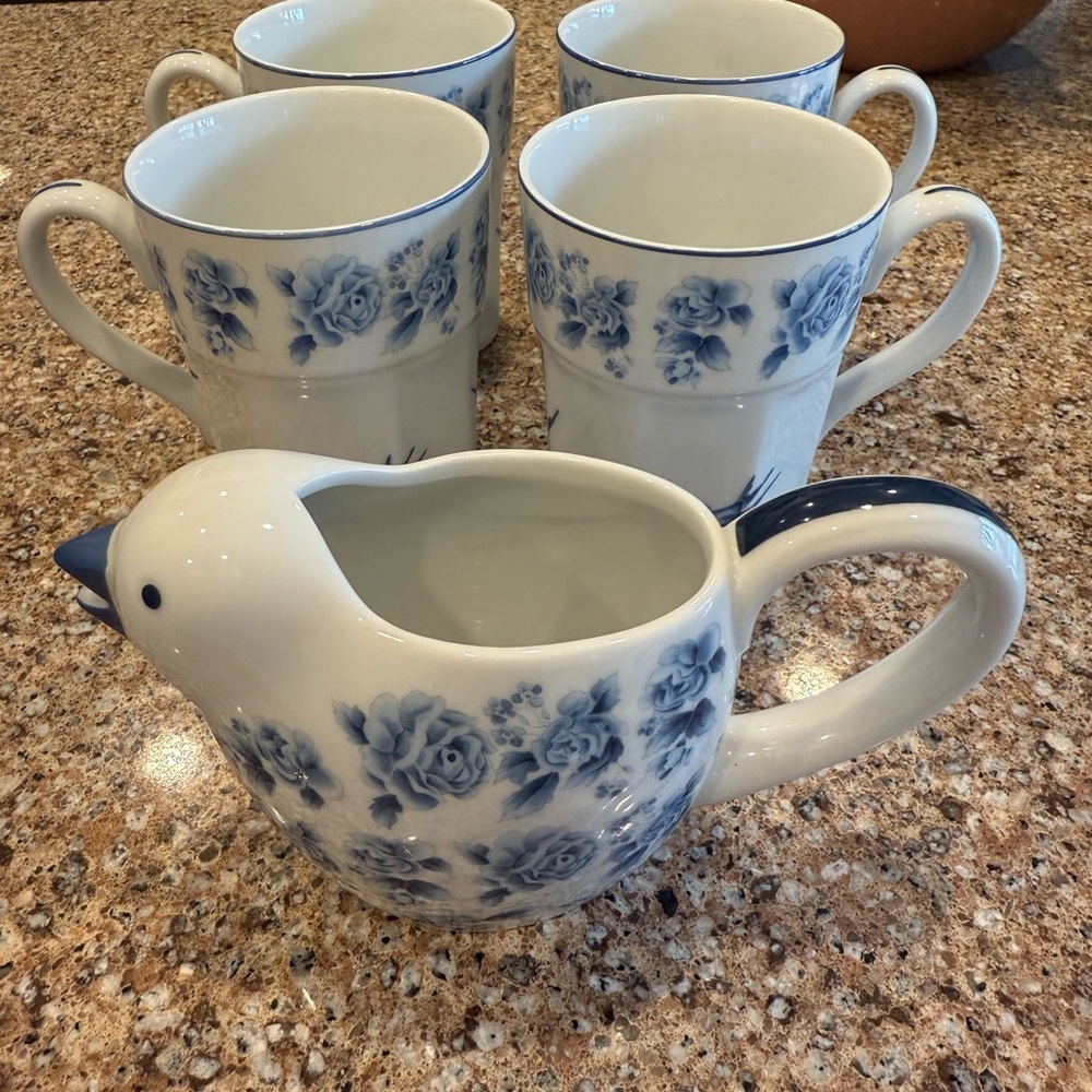 Vintage Arita Blue Demask Set of 4 Coffee/Tea Mugs + Creamer - Japanese